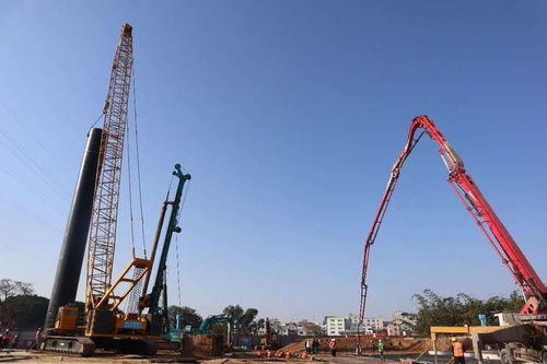 廣西五一施工不打烊 建筑工地繁忙推進(jìn)項(xiàng)目建設(shè)